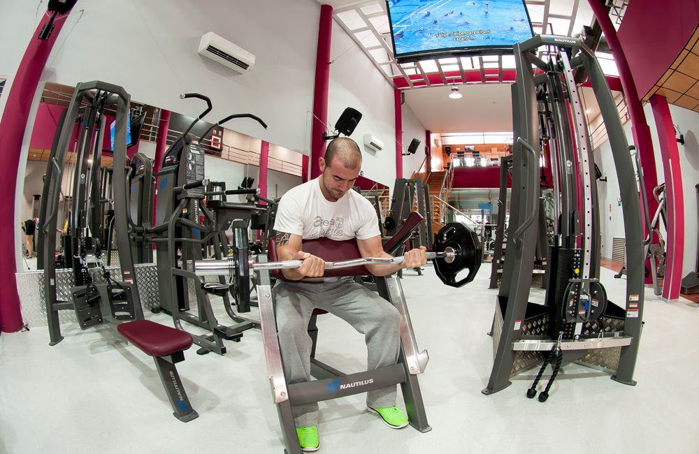 Gimnasia y fitness en el polideportivo